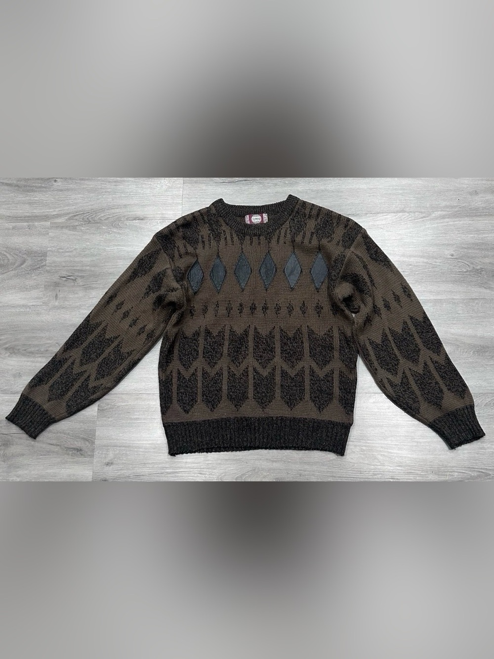 CHIAMARE Knit Sweater Mens L/XL Brown Leather Patch Diamond Southwestern Vintage